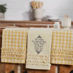 Farmhouse/Vintage/Primitive  Bee Ruffled Tea Towel Set ~ 3 ~ 19 x 28